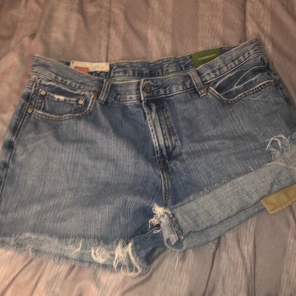 Gap Cut Off Light Wash Blue Jean Shorts Size 38 Men's / 30 Women's. SO CUTE!! - Picture 11 of 14